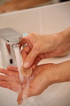 washing-a-nipple-ivory-d-orez.jpg