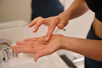 washing-a-nipple-ivory-c-orez.jpg