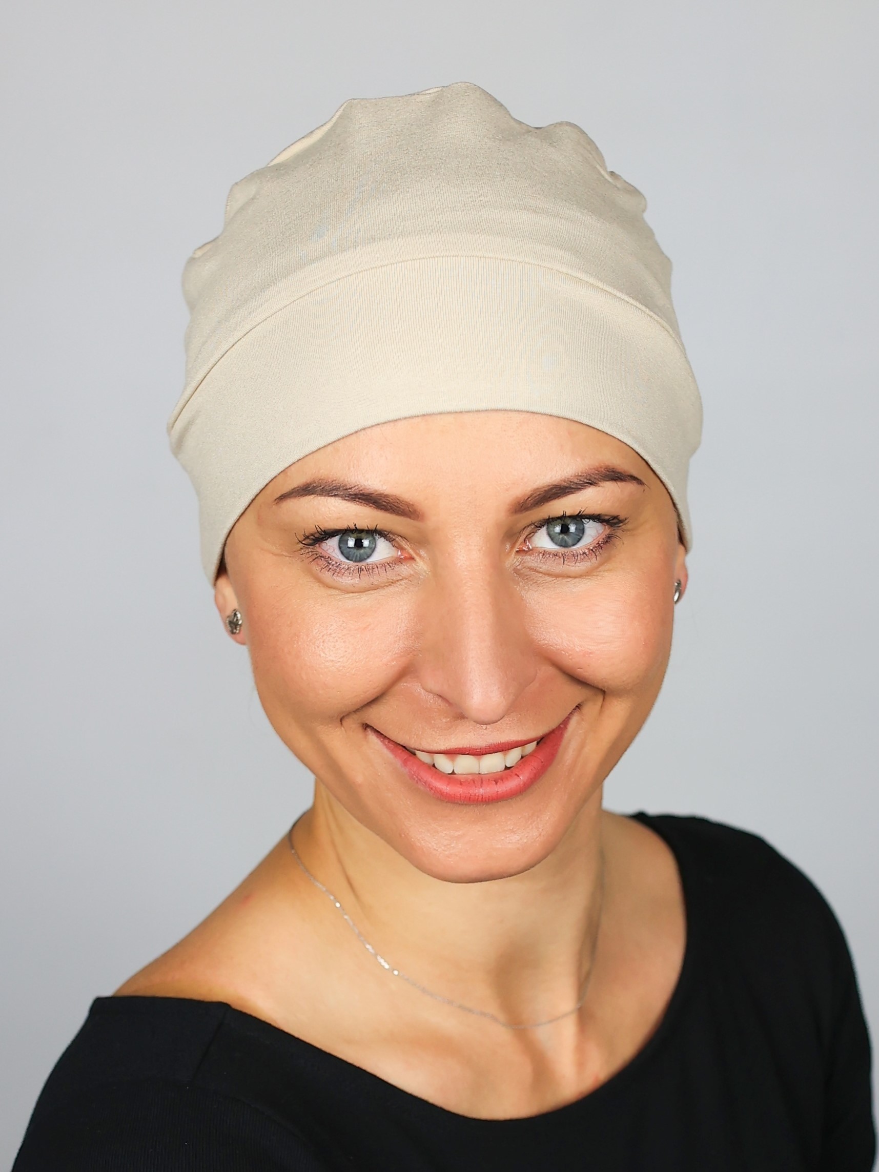 světle béžová 
